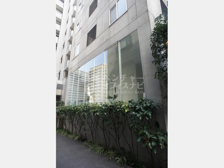 外観 コンクリート打ちっぱなしのデザイナーズSOHOマンション 【Saito】