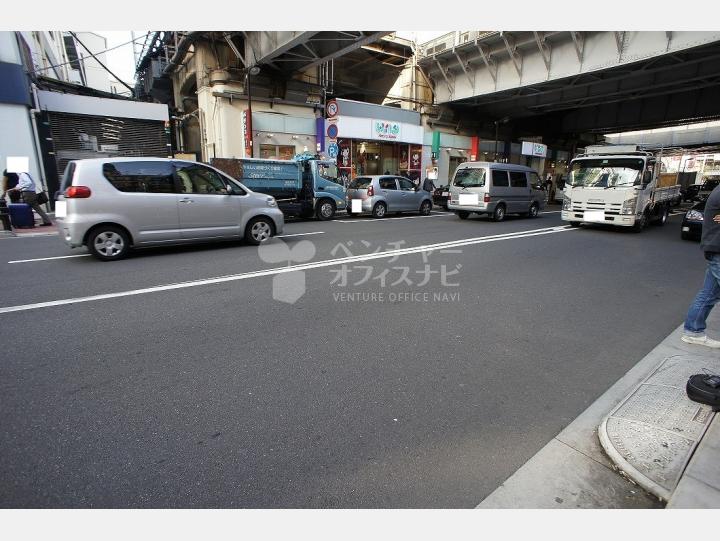 前面道路【ニュー秋葉原センタービル】