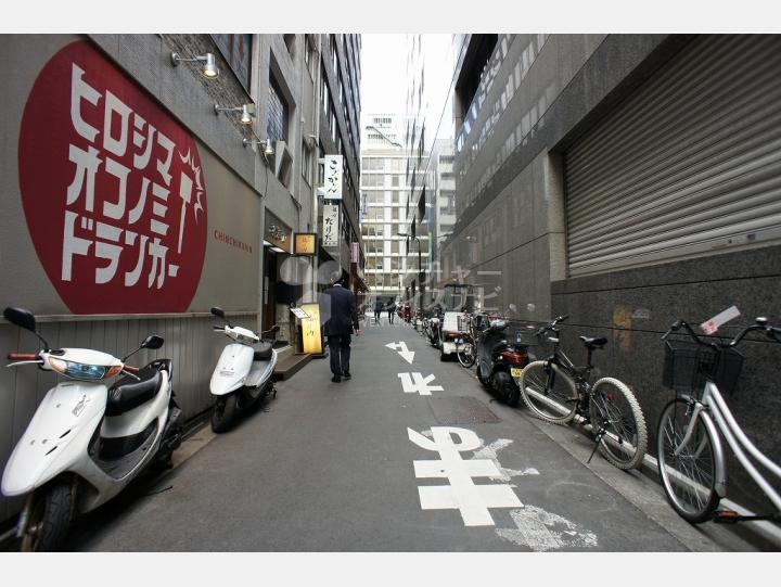 物件前通り【ル・グラシエルBLDG.28(旧裕芳ビル)】