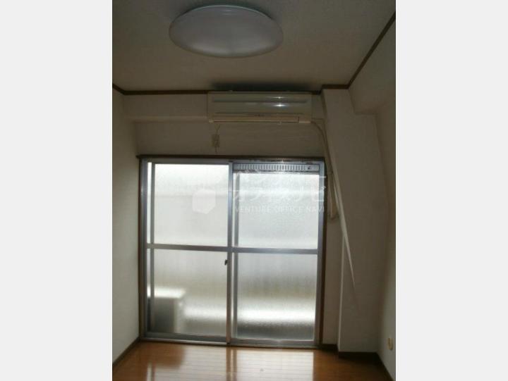 大きな窓がある洋室【キャッスル廣瀬荏原】