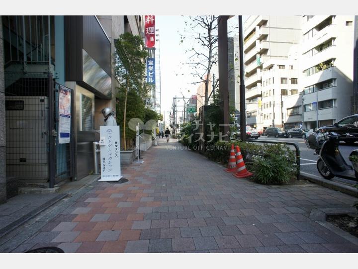 ビル前面道路【共立ビル】