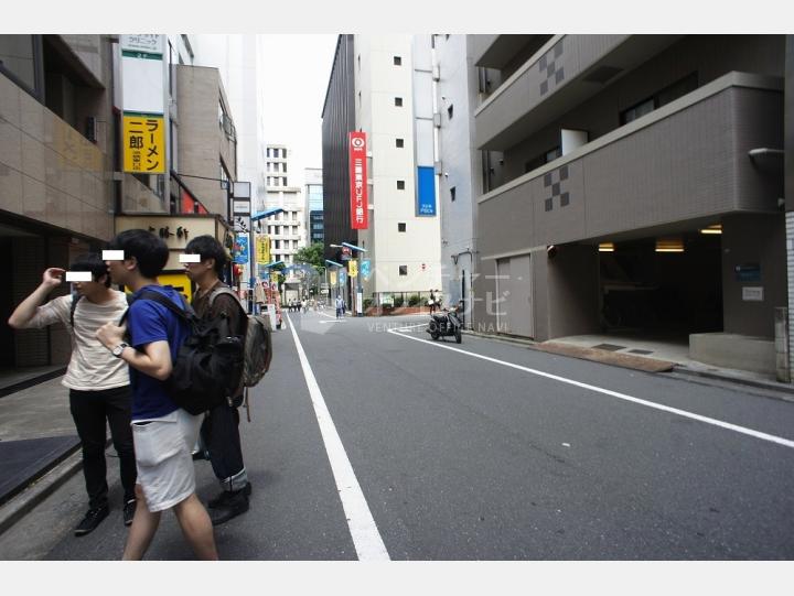 ビルの前の通り【いちご東池袋ビル】
