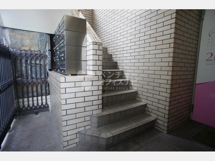 共用部階段　【バイナリー・北青山】