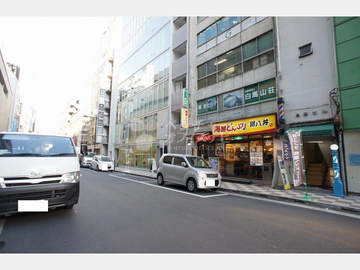 前面道路【木挽館銀座ビル】