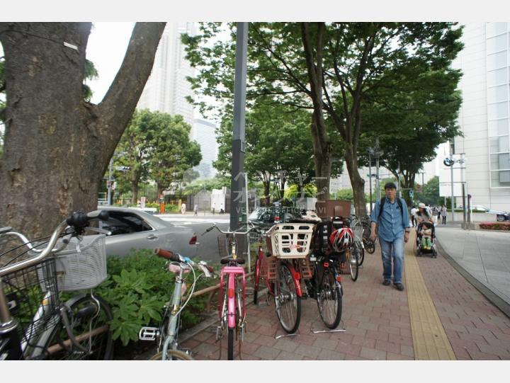 前面道路【新宿パークタワー】