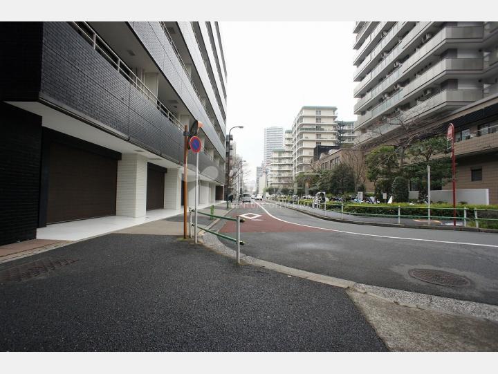 物件前通り【ＣＡＮＡＬ　ＧＡＴＥ　ＳＨＩＢＡＵＲＡ】