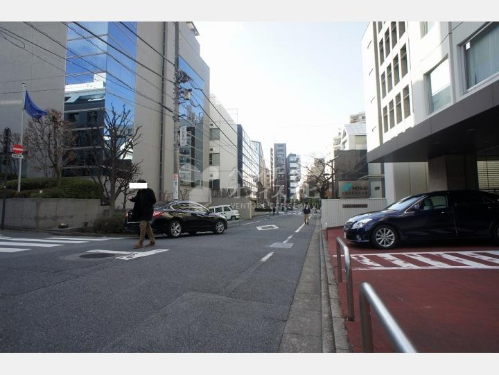 前面道路【全国農業共済会館】