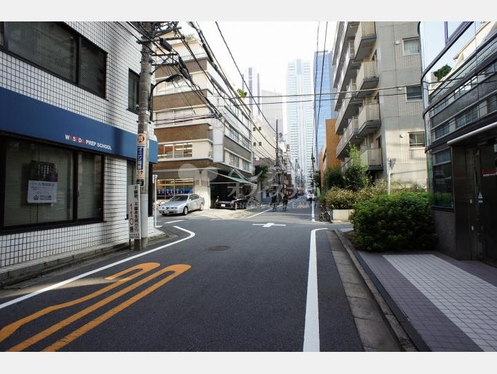 物件前の通り 【新宿シティ源共同ビル】