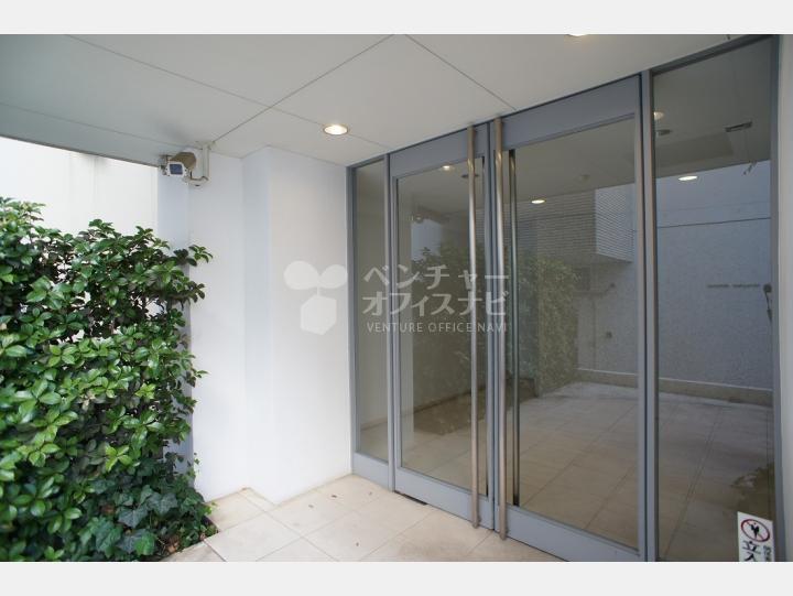 入口 【南青山スタジオフラット(MINAMI AOYAMA STUDIO FLAT)】