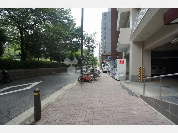 ビルの前の通り【築地武蔵野マンション】