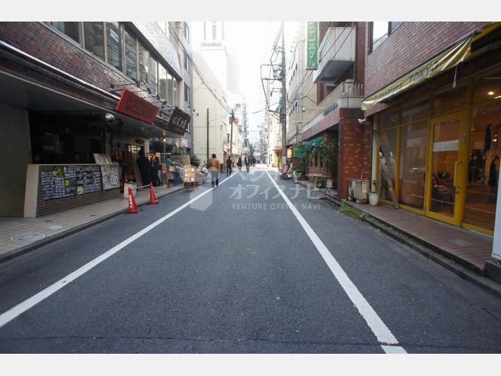 周辺道路　【ミクラ西新宿ビル】