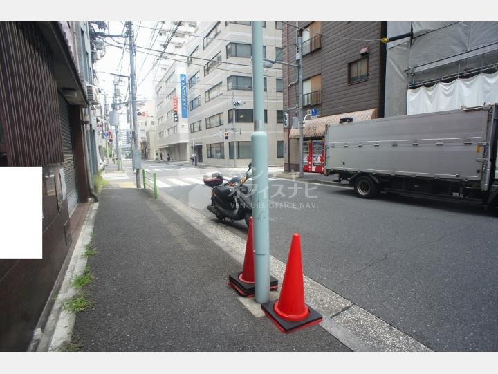 ビルの前の通り【丸大ビル】