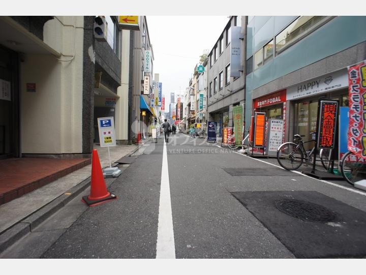 ビルの前の通り【西尾ビル】