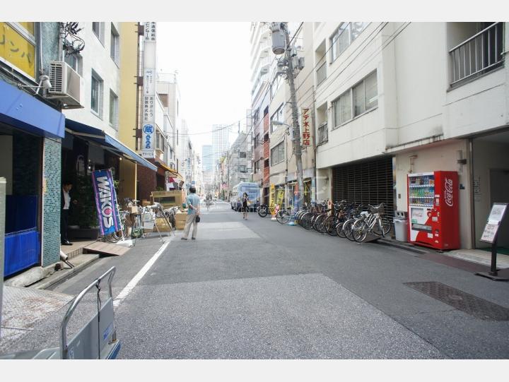 ビルの前の通り【清水ビル】