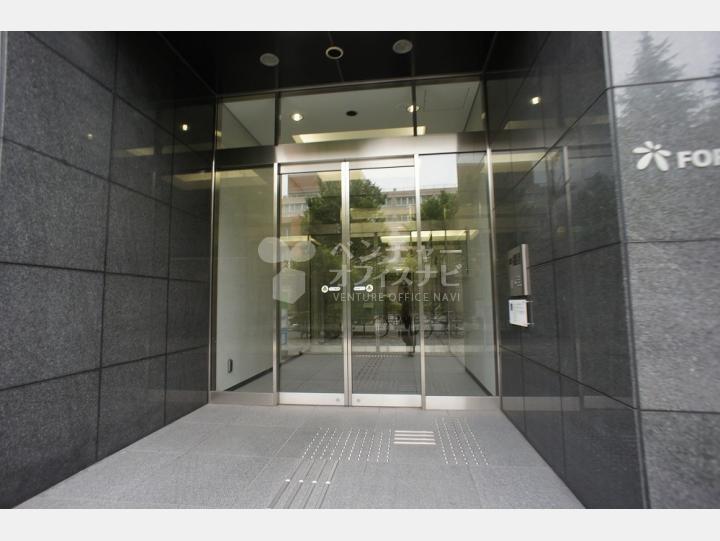 入口【FORECAST市ヶ谷】