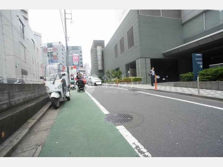 前面道路【同潤社ビル】