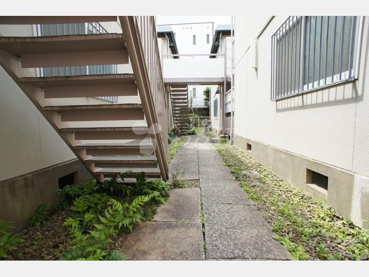 物件敷地内　マイナスイオン出てます　【代官山ホームズ】