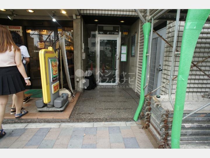 入口【タキカワ大久保ビル】