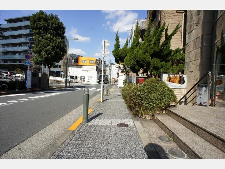 物件前通り【ヴォーグ代官山】