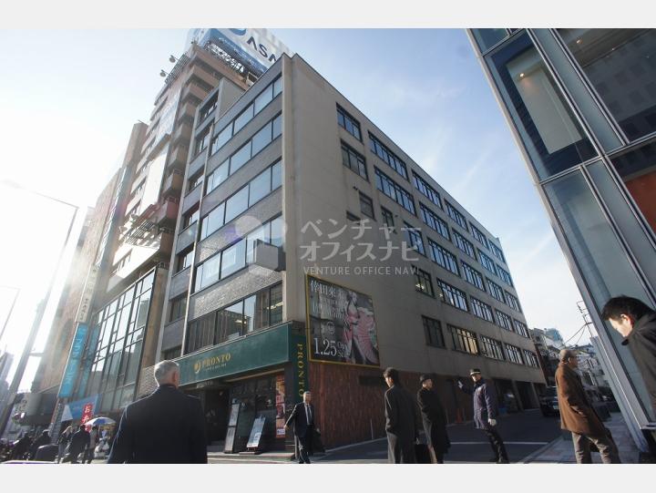 外観 青山通り沿いに大型のオフィス物件 【秋月ビル】