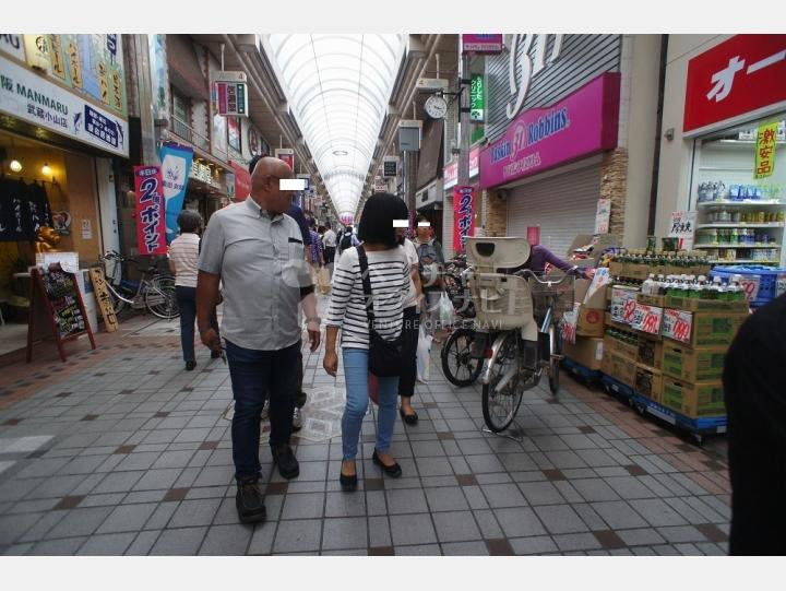 ビルの前の通り【アイオスビル】