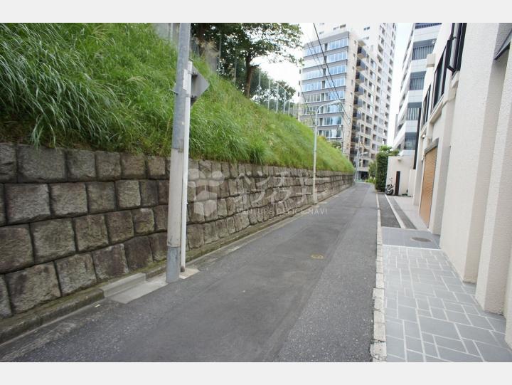 物件前通り【赤坂南部坂ハイツ】