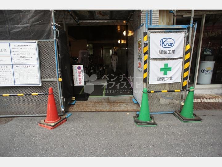 入口【ウイン四谷】