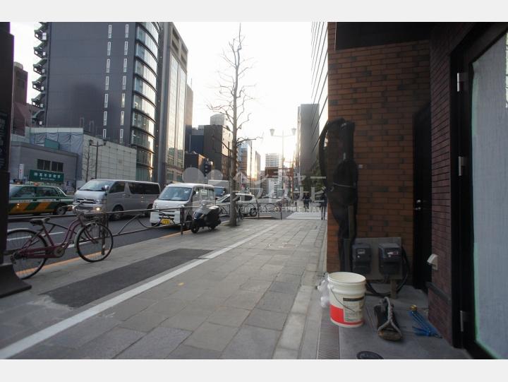前面道路【ダブルリーブス半蔵門】