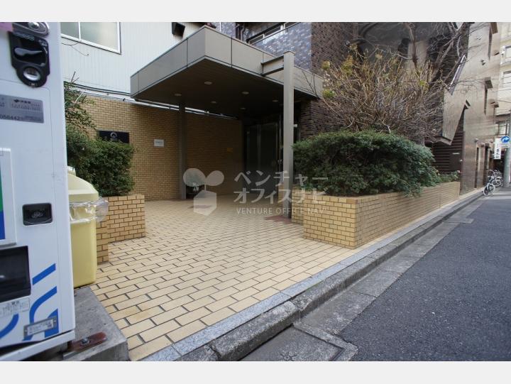 入口前【朝日神保町プラザ】