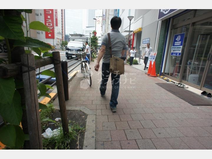 前面道路【リバティー2号館】