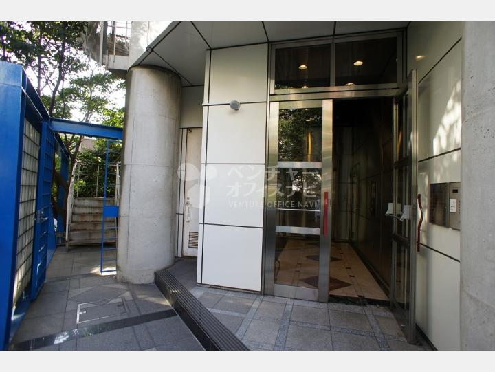 エントランス入口 C-Cube南青山ビル