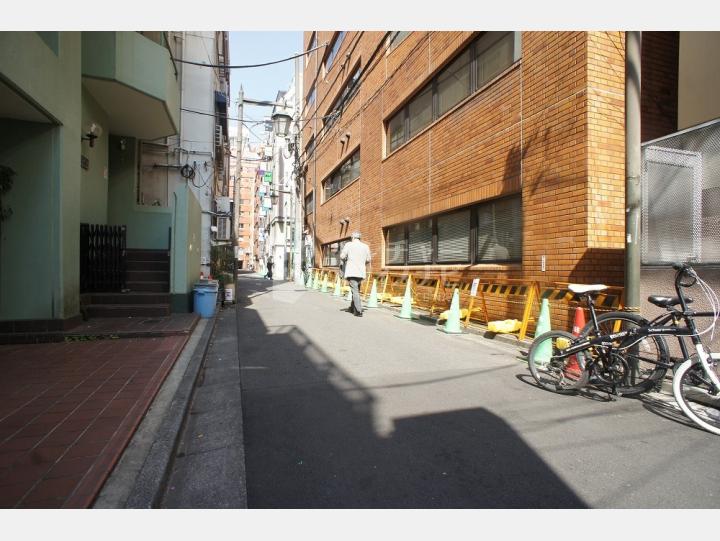 前面道路【新宿韓僑会館新宿ハイツ】