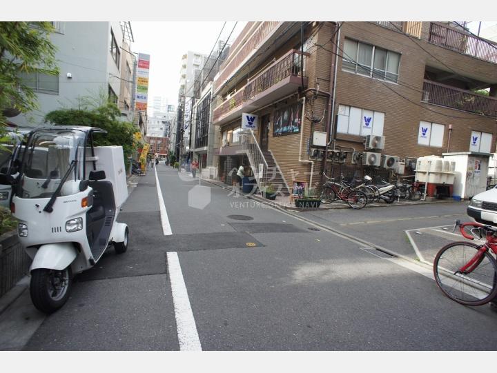 前面道路 【ASPガーデン新宿】