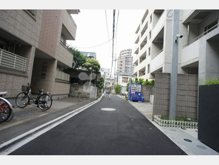 前面道路【シティテラス西新宿】