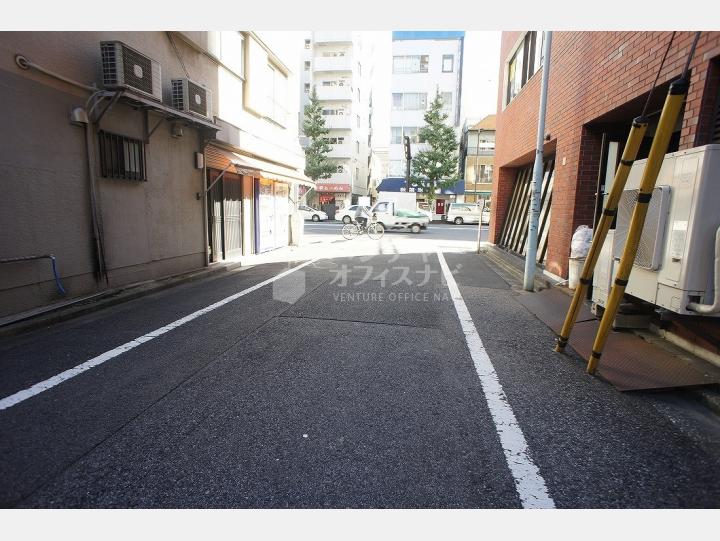 前面道路【長谷川ビル（ＨＡＳＥＧＡＷＡ ＢＬＤ.）】