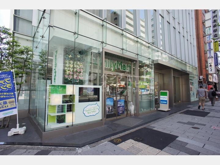 1階に入居しているコンビニ　【FORECAST新宿AVENUE】