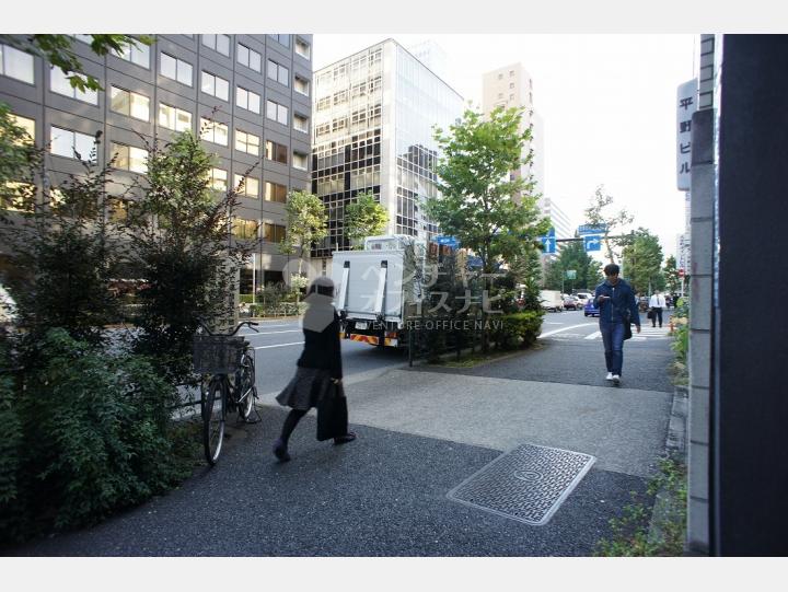前面道路【トライエム大手町ビル】