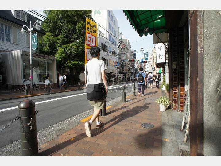 ビルの前の通り【藤栄ビル】