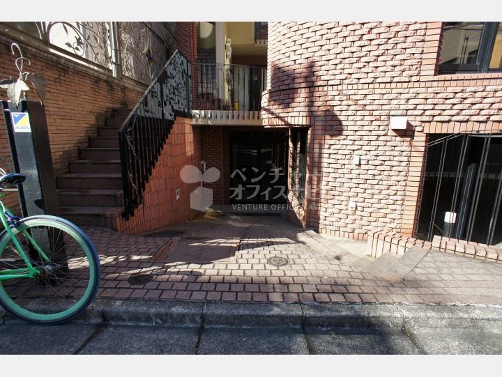 物件入口【タガミ神宮前ビル(旧QC神宮前115)】