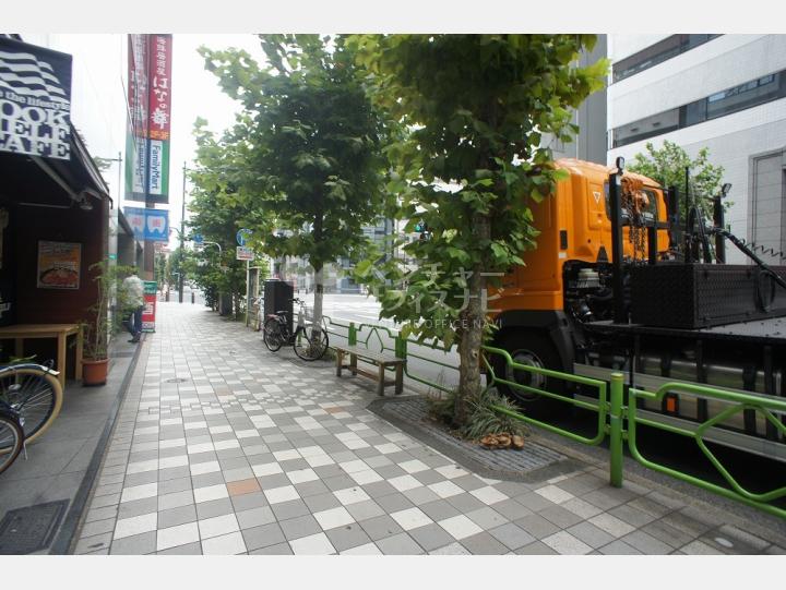 ビルの前の通り【日本橋浜町パークビル】