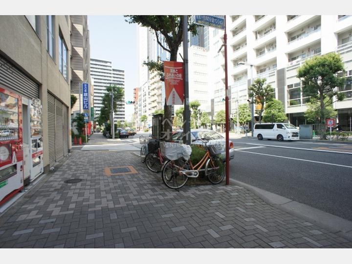 建物前の道路【ライオンズマンション西新宿第2】