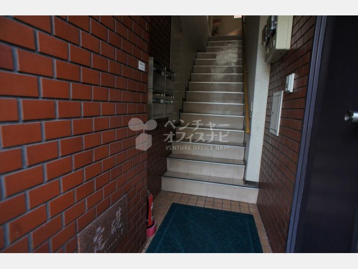 入口内階段【FOXビル】