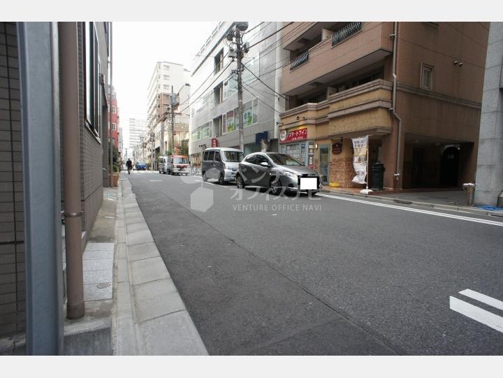 建物前通り【日本橋Tビル】