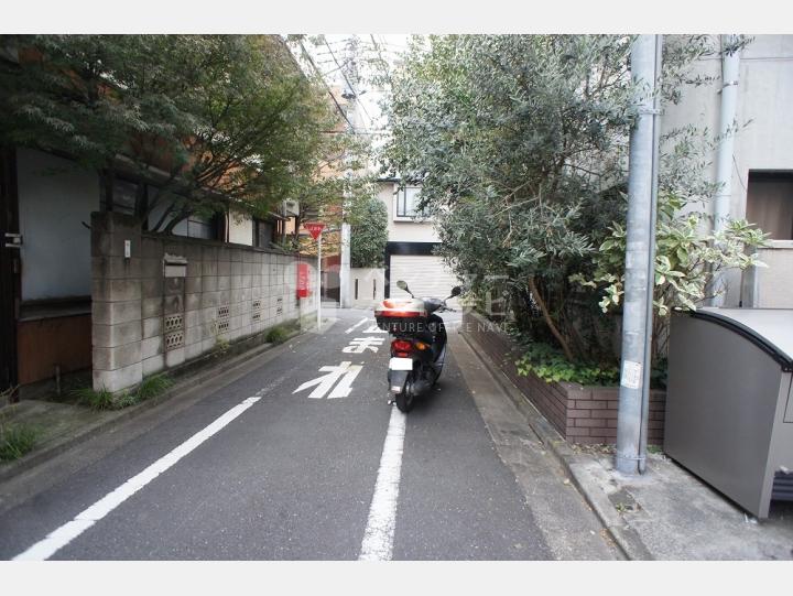前面道路【ＭＡＮ巣鴨】