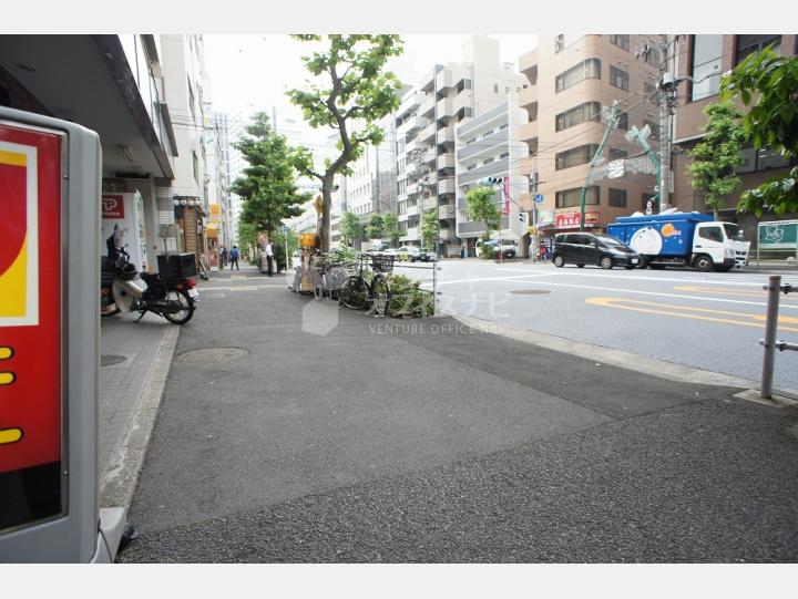 ビルの前の通り【西山ビル】