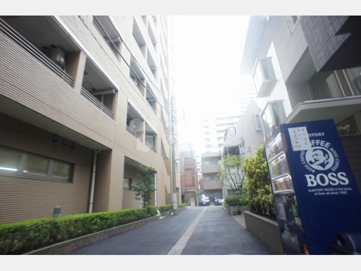 物件前通り【ココ グランズ マルビシ】