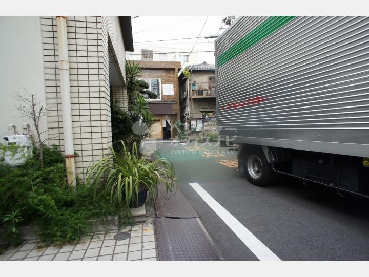 ビルの前の通り【田南ビル神楽坂】