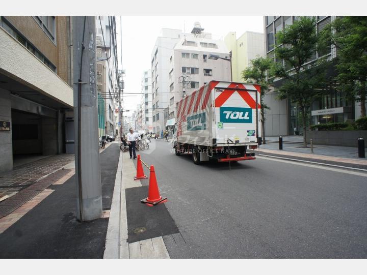 前面道路【D’sVARIE御徒町ビル】