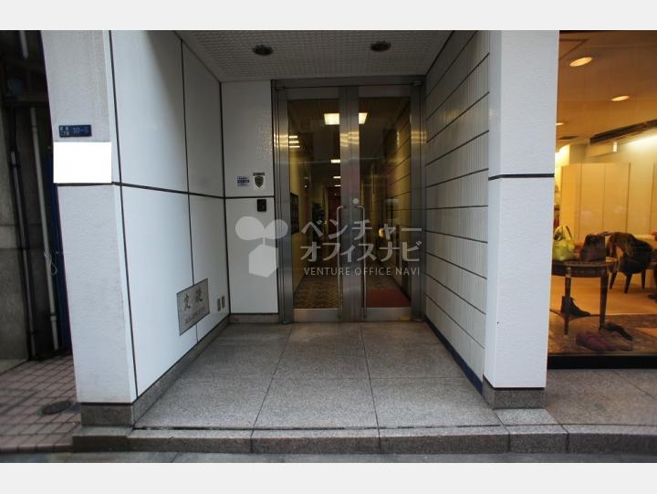 物件入口【銀座山岸ビル】