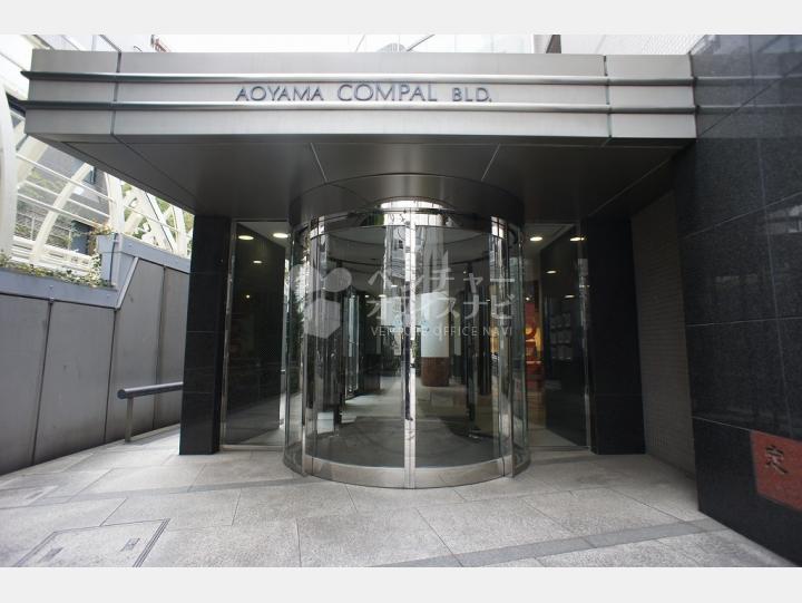 入口 【青山コンパルビル(AOYAMA COMPAL BLD.)】